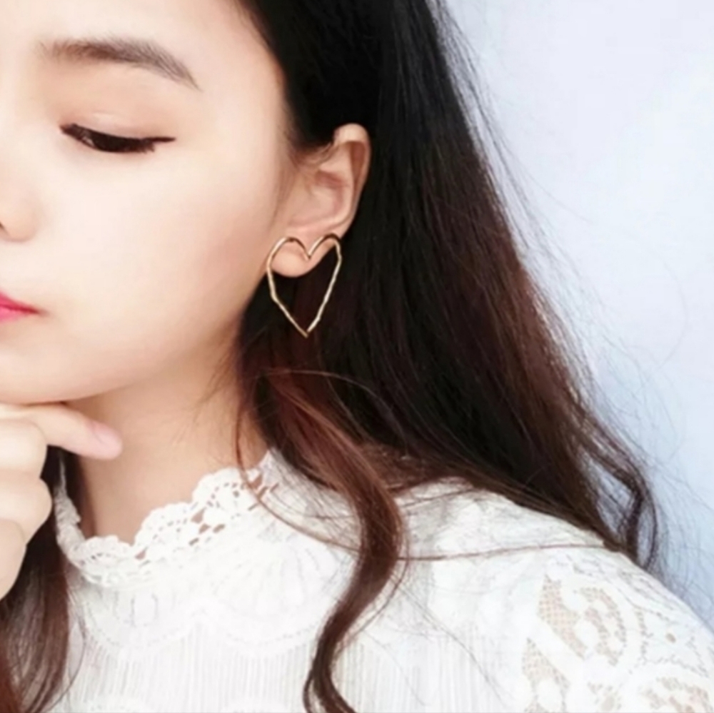 ⭐1 Left⭐ Sonya Golden Heart Earrings